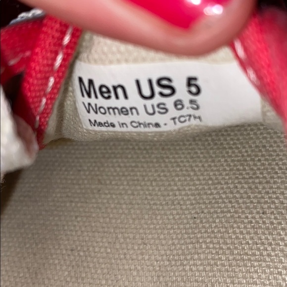 Red vans - Picture 3 of 3